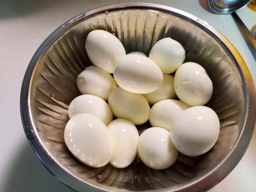 煮卵　殻むき後